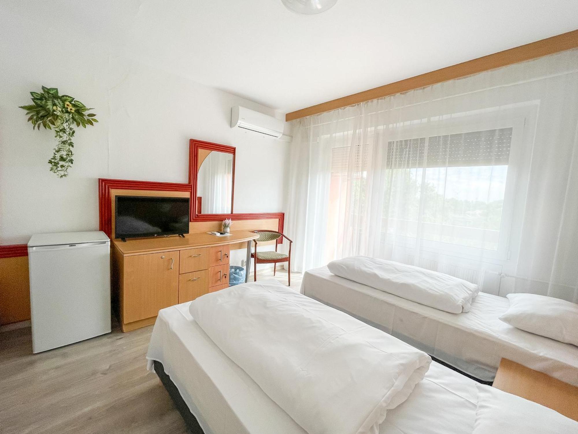 Tisza Sport Hotel Seghedin Exterior foto