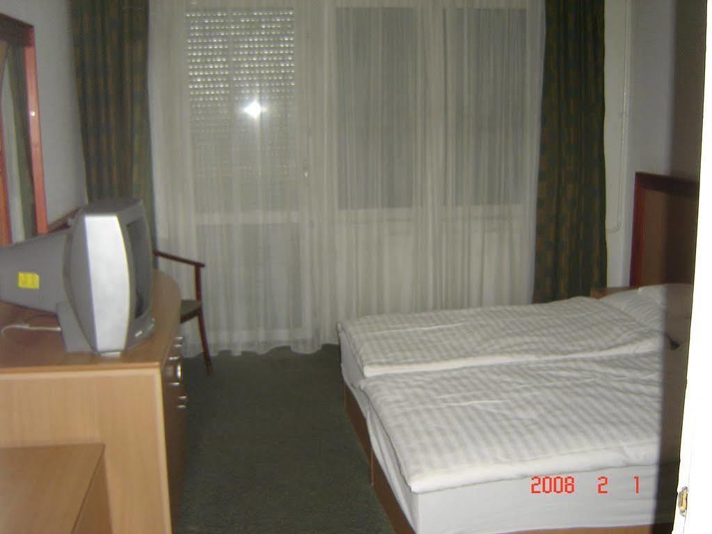 Tisza Sport Hotel Seghedin Exterior foto